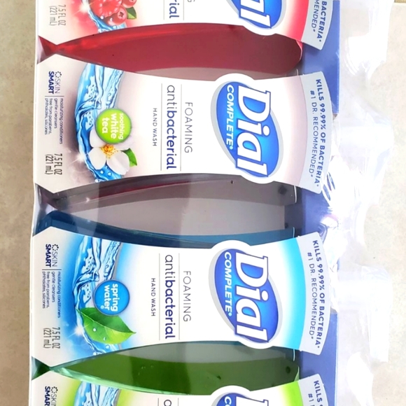 Dial Complete Antibacterial foaming hand wash soap. 4 pack 7.5 fl oz Total 30 oz - Picture 1 of 2